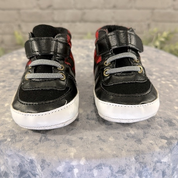 Carter’s Black & Red Plaid Fabric Crib High-Tops Baby Boy 6-9 Mos.🖤Like New❤️ - Picture 2 of 9